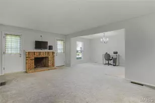 10381 Oxford Hill Dr, Saint Louis, MO 63146 - Photo 3