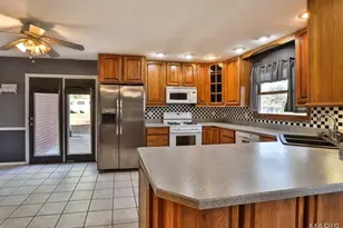 5320 Royal Hills Dr, Oakville, MO 63129 - Photo 7