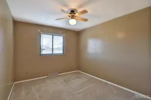5320 Royal Hills Dr, Oakville, MO 63129 - Photo 17