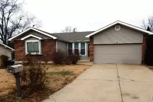 2 Charleroi Pl, Lake Saint Louis, MO 63367 - Photo 1