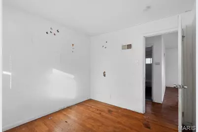 9739 Balboa Drive, Saint Louis, MO 63136 - Photo 11