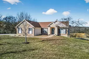 113 Bridlespur Ct, Hawk Point, MO 63349 - Photo 5