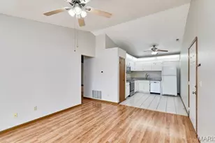 1960 Marine Terrace Dr, Maryland Heights, MO 63146 - Photo 3