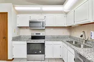 1960 Marine Terrace Dr, Maryland Heights, MO 63146 - Photo 9