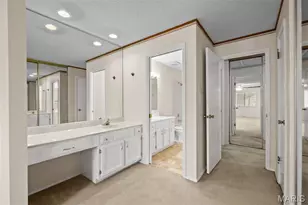 1940 Meadowtree Ln, Kirkwood, MO 63122 - Photo 23