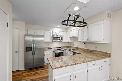 1940 Meadowtree Lane #1, Kirkwood, MO 63122 - Photo 7