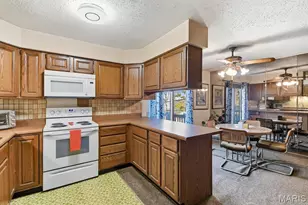 12123 Wesland Dr, Maryland Heights, MO 63043 - Photo 5