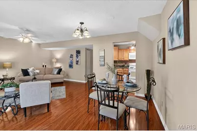 9185 Wrenwood Lane, Brentwood, MO 63144 - Photo 5