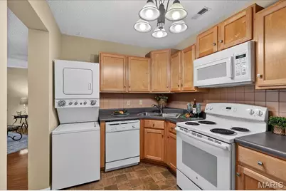 9185 Wrenwood Lane, Brentwood, MO 63144 - Photo 9