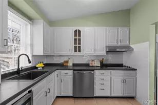 1325 Kappel Dr, Saint Louis, MO 63135 - Photo 11