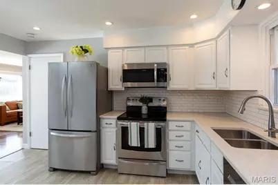 12415 Matthews Lane, Saint Louis, MO 63127 - Photo 7