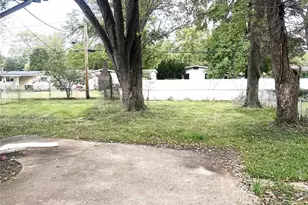 810 Manresa Ln, Florissant, MO 63031 - Photo 11