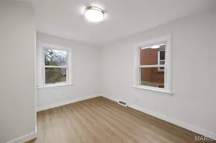 831 S Harrison Ave, Kirkwood, MO 63122 - Photo 17