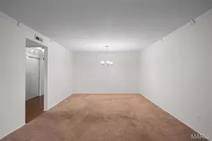 585 Coeur de Royale Dr, Creve Coeur, MO 63141 - Photo 11