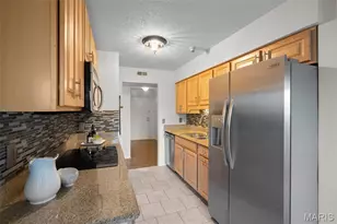 585 Coeur de Royale Dr, Creve Coeur, MO 63141 - Photo 23