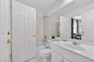 750 S Hanley Rd, Saint Louis, MO 63105 - Photo 27