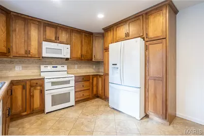 11042 Wylestone Court, Sappington, MO 63126 - Photo 9