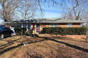 1207 Admiral Dr, Bellefontaine Neighbors, MO 63137 - Photo 1