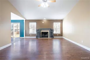 996 Huntington Dr, Troy, MO 63379 - Photo 5