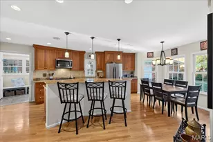 8019 Crescent Dr, Saint Louis, MO 63105 - Photo 7