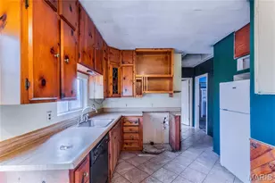 7786 Becker Rd, Oakville, MO 63129 - Photo 9