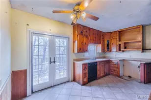 7786 Becker Rd, Oakville, MO 63129 - Photo 5