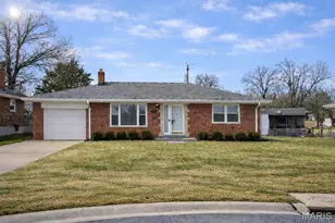 10714 Winthrop Ct, Saint Louis, MO 63123 - Photo 1