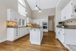 17609 Burnham Ct, Chesterfield, MO 63005 - Photo 19