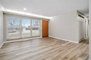 7 Flamingo Dr, Hazelwood, MO 63042 - Photo 9