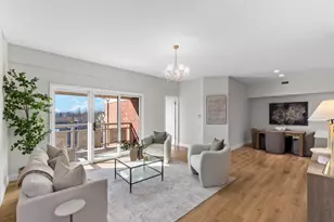 526 Sarah Ln, Creve Coeur, MO 63141 - Photo 3