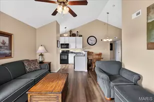 2490 Lampong Dr, Saint Louis, MO 63125 - Photo 9