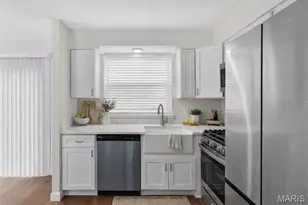 1977 Hunting Lake Ct, Kirkwood, MO 63122 - Photo 13