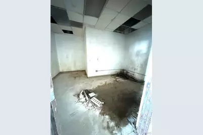 8972 Jennings Station Rd, Jennings, MO 63136 - Photo 9