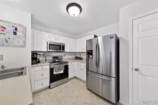 390 Montclair Tower Dr, Saint Charles, MO 63303 - Photo 3