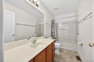 915 Waterford Villas Ct, Lake Saint Louis, MO 63367 - Photo 5