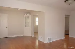 10131 Cabot Dr, Bellefontaine Neighbors, MO 63137 - Photo 3