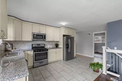 6064 W Cabanne Place, Saint Louis, MO 63112 - Photo 11