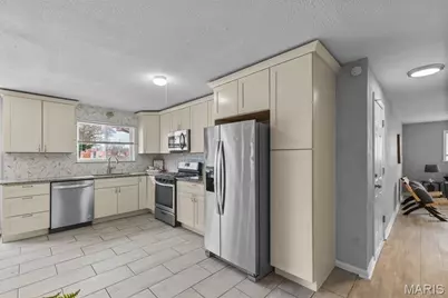 6064 W Cabanne Place, Saint Louis, MO 63112 - Photo 13