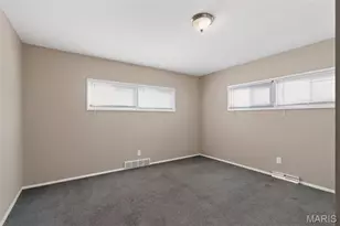 14 Kenwood Dr, Hazelwood, MO 63042 - Photo 9