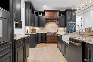 24 Williamsburg Estates Dr, Town and Country, MO 63131 - Photo 19