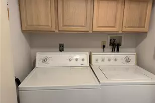 585 Coeur de Royale Dr, Creve Coeur, MO 63141 - Photo 15