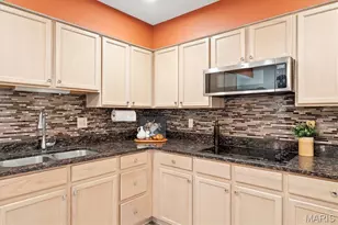 585 Coeur de Royale Dr, Creve Coeur, MO 63141 - Photo 7