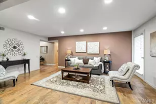 585 Coeur de Royale Dr, Creve Coeur, MO 63141 - Photo 5