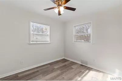 225 S Saint Charles Street, Florissant, MO 63031 - Photo 11