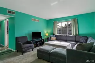 10117 Sakura Dr, Saint Louis, MO 63128 - Photo 7