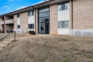 10117 Sakura Dr, Saint Louis, MO 63128 - Photo 3