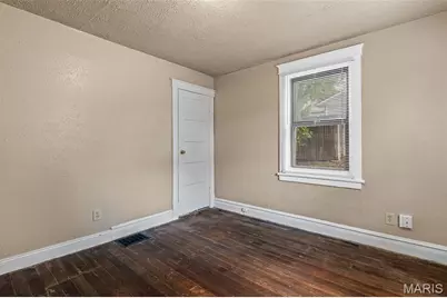 10651 Thorpe Avenue, Saint Louis, MO 63114 - Photo 13