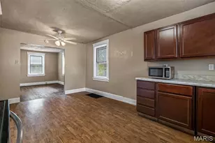 10651 Thorpe Ave, Saint Louis, MO 63114 - Photo 11