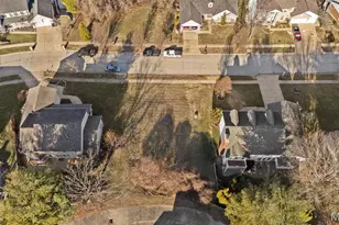 5220 Autumnwinds Dr, Oakville, MO 63129 - Photo 9