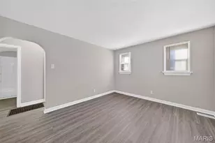 10066 Dorothy Ave, Saint Louis, MO 63137 - Photo 5